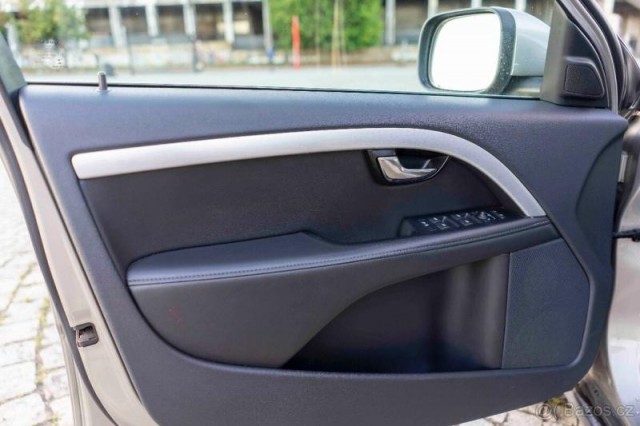 Volvo XC70 2,4   D5 2013, 4x4 – Výborný s