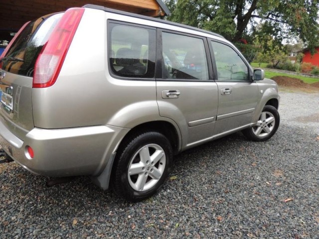 Nissan X-Trail 2,5   T30 121kw rok 2004