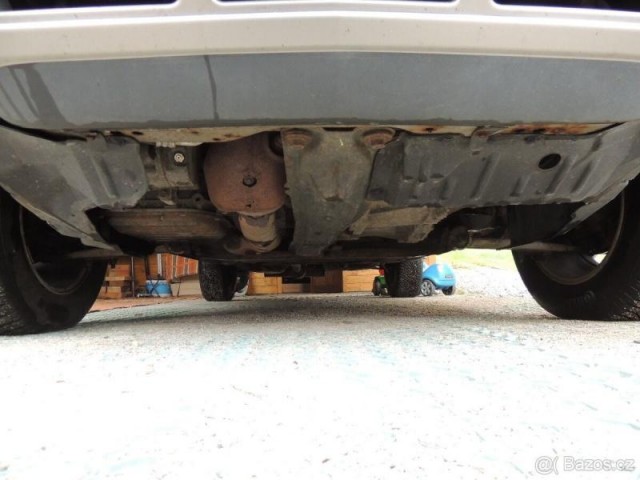 Nissan X-Trail 2,5   T30 121kw rok 2004
