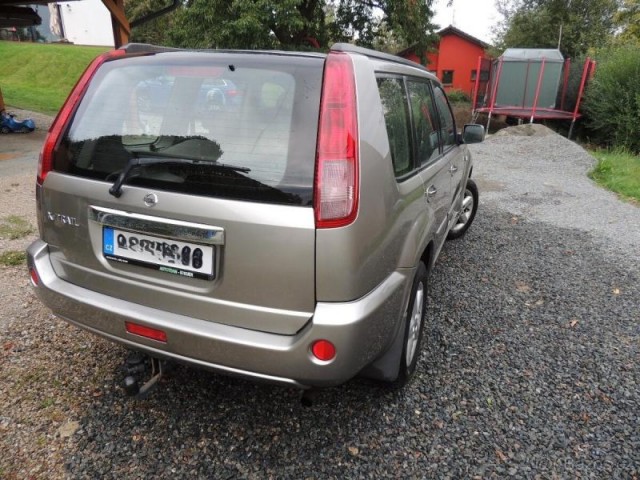 Nissan X-Trail 2,5   T30 121kw rok 2004