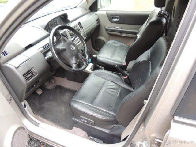 Nissan X-Trail 2,5   T30 121kw rok 2004