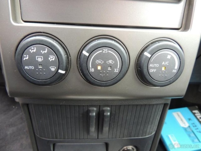 Nissan X-Trail 2,5   T30 121kw rok 2004