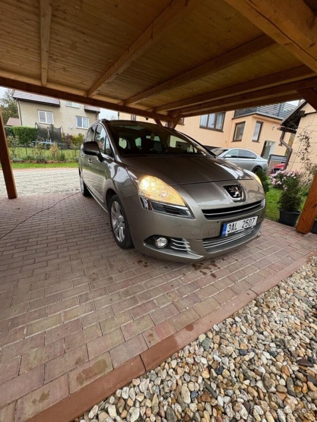 Peugeot 5008 2,0   HDi - automat