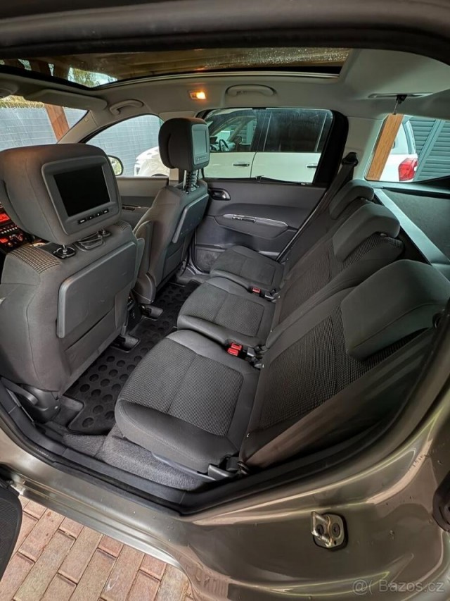 Peugeot 5008 2,0   HDi - automat