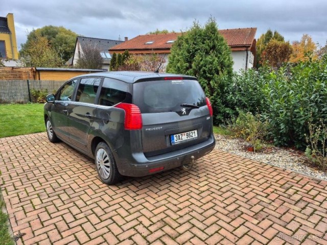 Peugeot 5008 HDI, 7 míst, panar.okno