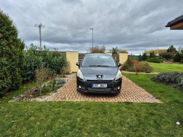 Peugeot 5008 HDI, 7 míst, panar.okno