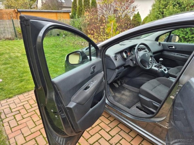 Peugeot 5008 HDI, 7 míst, panar.okno