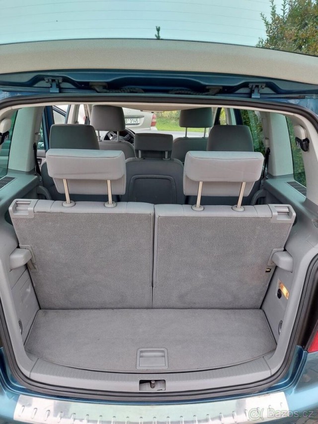 Volkswagen Tiguan 2,0   Sedmimístný +Tažné zaříz