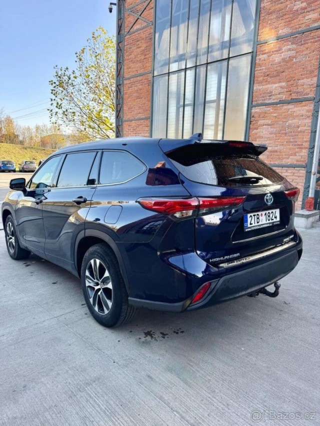 Toyota Highlander 2,5   HEV 248k 4x4 COMFORT 7S