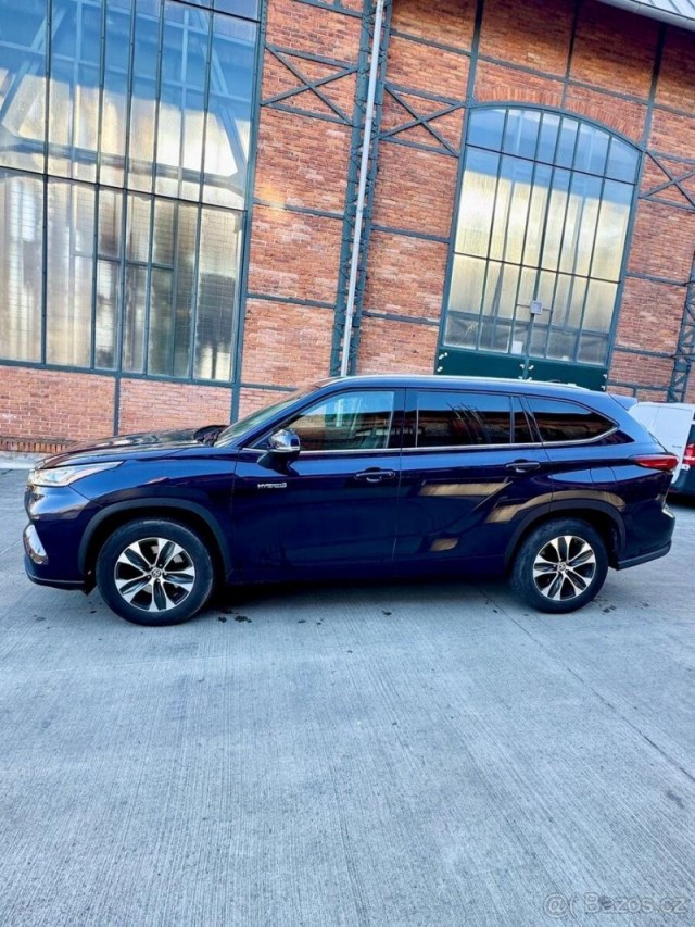 Toyota Highlander 2,5   HEV 248k 4x4 COMFORT 7S