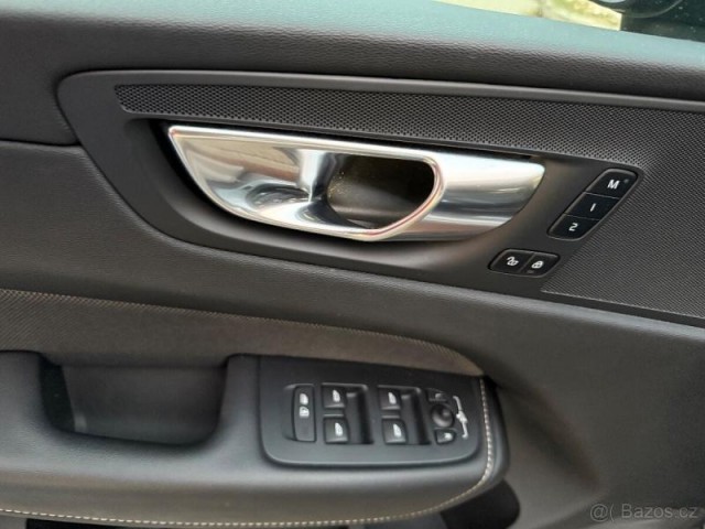 Volvo XC60 B4 D PLUS DARK