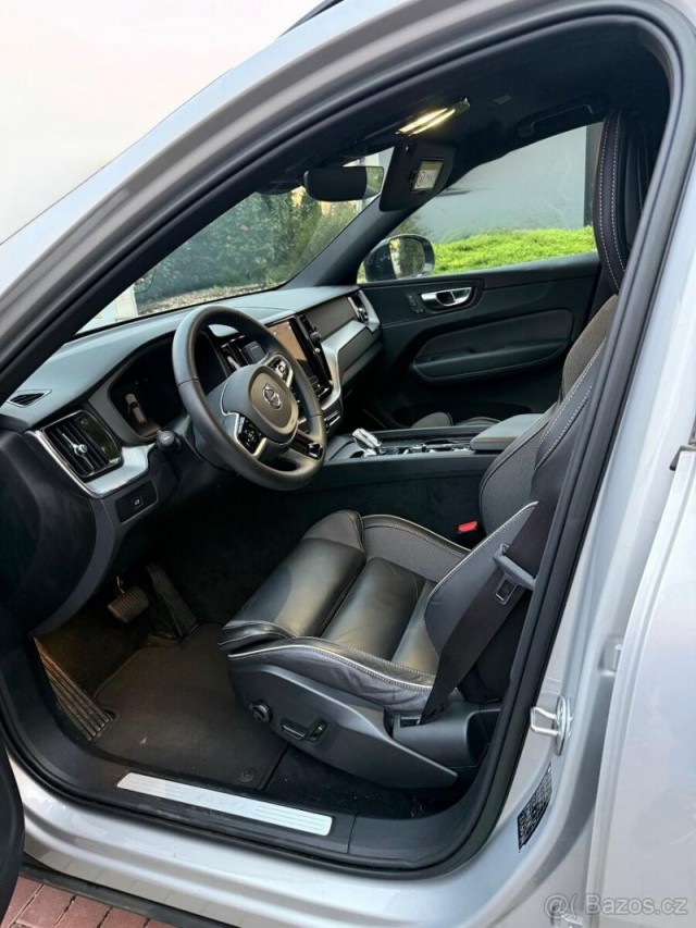 Volvo XC60 B4 D PLUS DARK