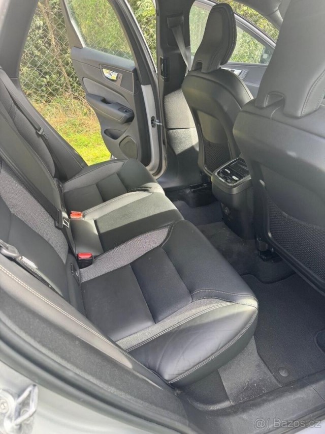 Volvo XC60 B4 D PLUS DARK