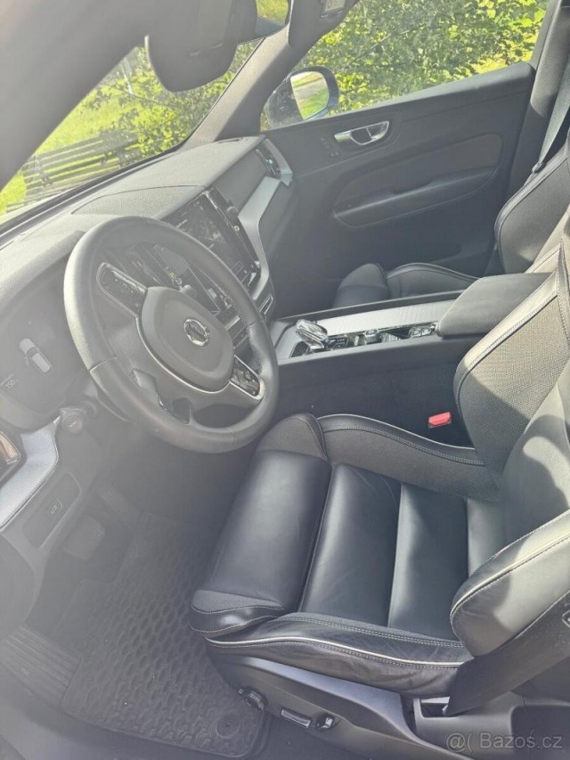 Volvo XC60 B4 D PLUS DARK