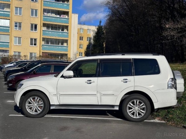 Mitsubishi Pajero 3,2   ( 147 kW)