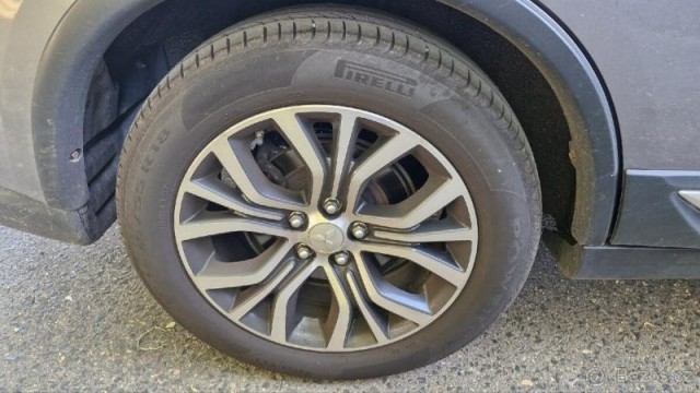 Mitsubishi Outlander 2,3   4x4