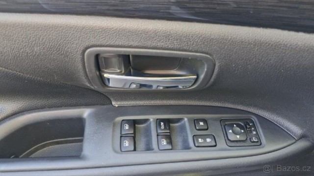 Mitsubishi Outlander 2,3   4x4