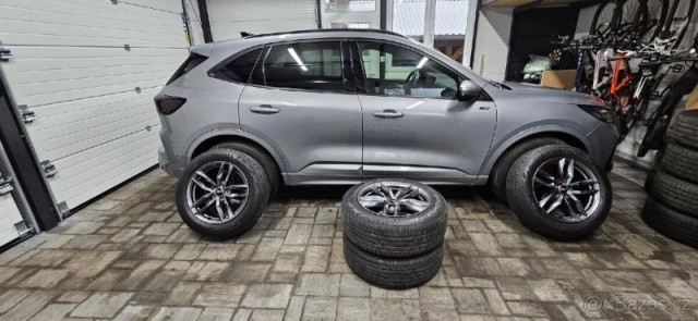 Ford Kuga ST Line 137kW,naj. 21.800km