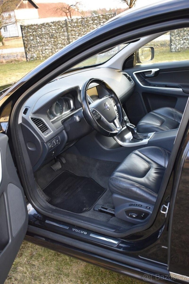 Volvo XC60 2,4   Summum 158 kw AT