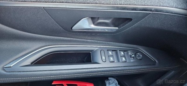 Peugeot 3008 1,6   133kW benzín, automat