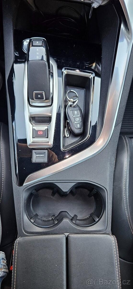 Peugeot 3008 1,6   133kW benzín, automat
