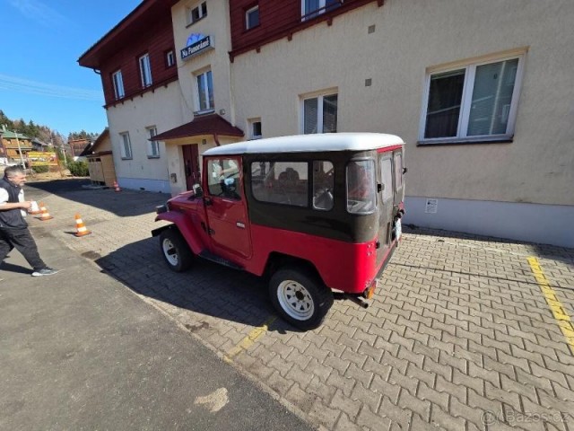 Toyota Land Cruiser BJ 42