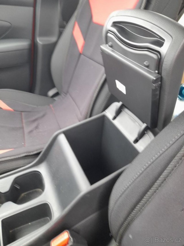 Hyundai Tucson 1,6   Podej auta