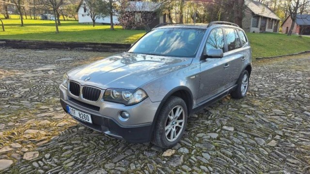 BMW X3 2,0   i benzín