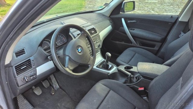 BMW X3 2,0   i benzín