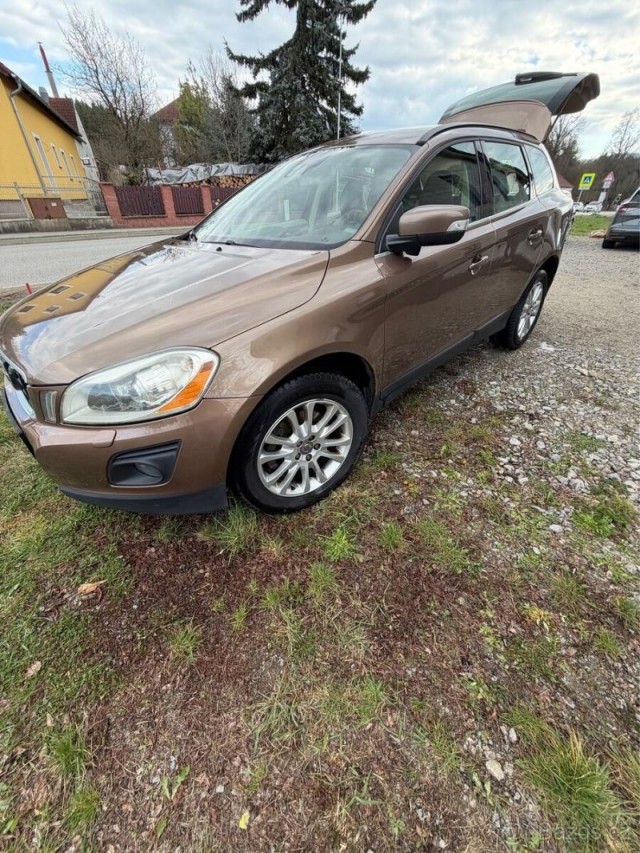Volvo XC60 2,4   AWD, 120 kW, manuál, kůž
