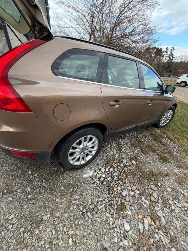 Volvo XC60 2,4   AWD, 120 kW, manuál, kůž