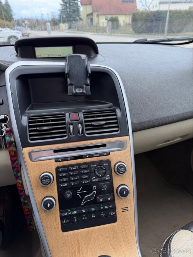 Volvo XC60 2,4   AWD, 120 kW, manuál, kůž