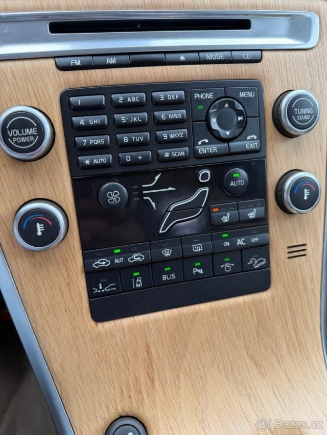 Volvo XC60 2,4   AWD, 120 kW, manuál, kůž