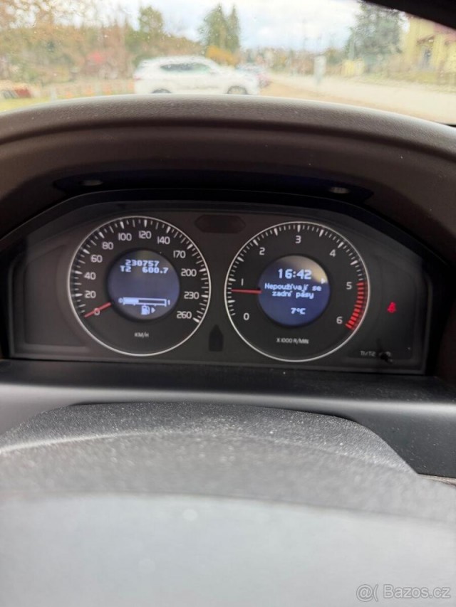 Volvo XC60 2,4   AWD, 120 kW, manuál, kůž