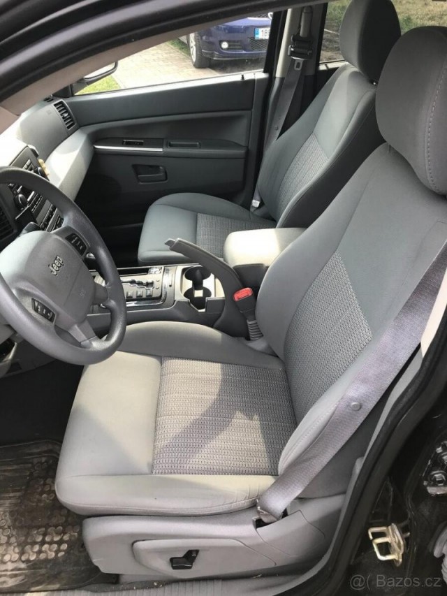 Jeep Grand Cherokee 3,0   CRD Laredo a tažné