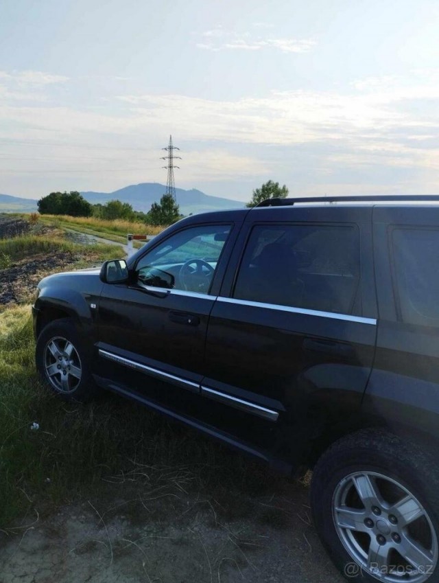 Jeep Grand Cherokee 3,0   CRD Laredo a tažné