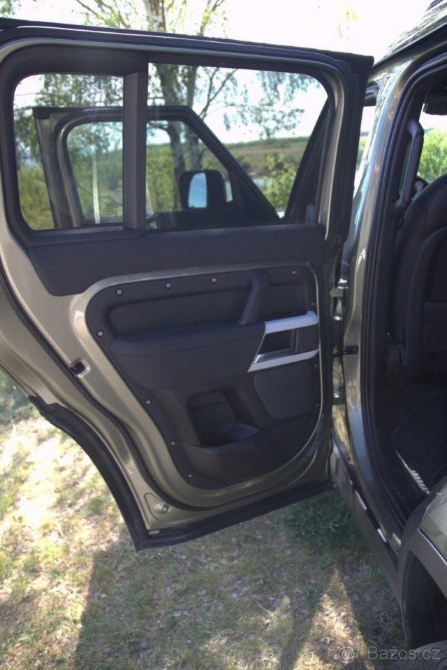 Land Rover Defender 3,0   110