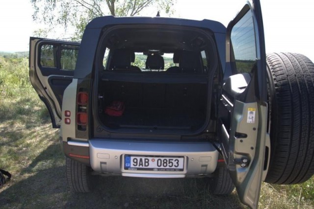 Land Rover Defender 3,0   110