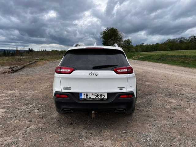 Jeep Cherokee 2,0   183 557km, + letní kola