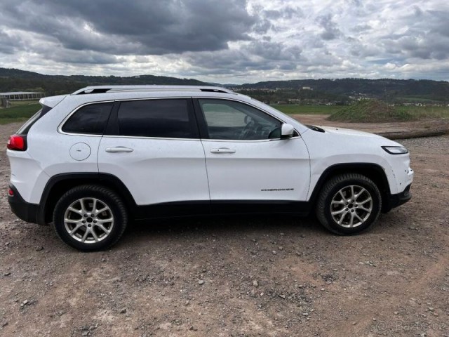 Jeep Cherokee 2,0   183 557km, + letní kola