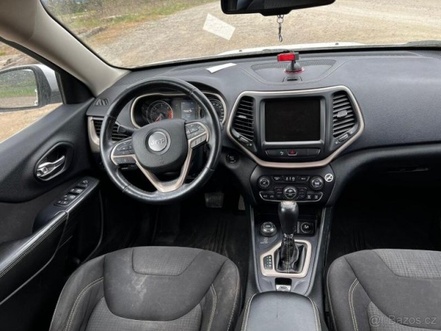 Jeep Cherokee 2,0   183 557km, + letní kola