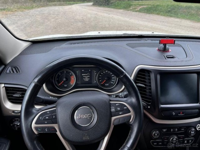Jeep Cherokee 2,0   183 557km, + letní kola