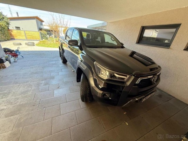 Toyota Hilux invicible v plné výbavě