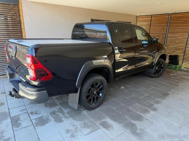 Toyota Hilux invicible v plné výbavě