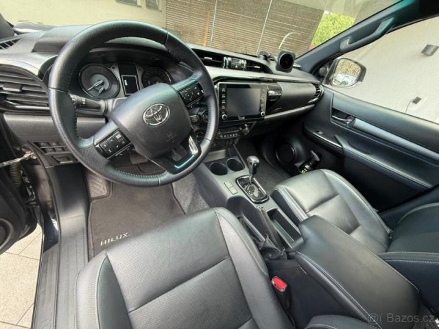 Toyota Hilux invicible v plné výbavě