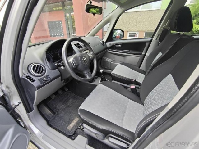 Suzuki SX4 1,6   105742 km,STŘÍBRNÁ METAL