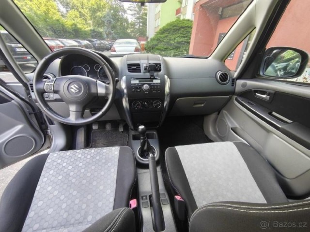 Suzuki SX4 1,6   105742 km,STŘÍBRNÁ METAL