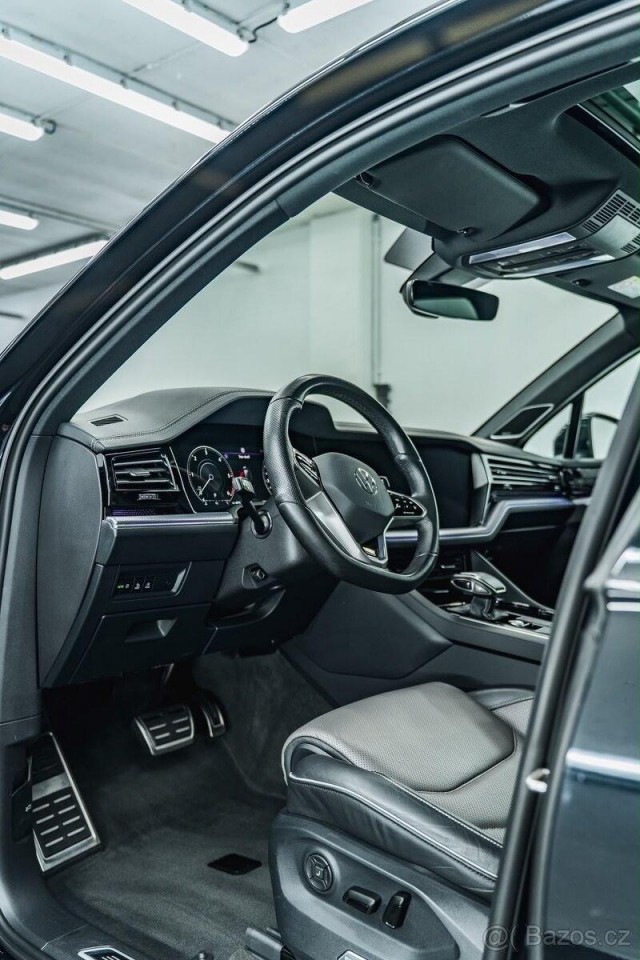Volkswagen Touareg 3,0   TDi R Line BLACK STYLE M