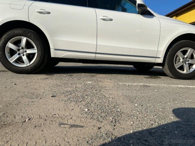 Audi Q5 TDI 4X4 ( 320 000 KČ)