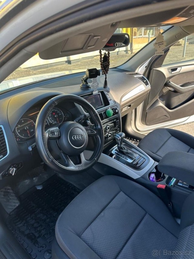 Audi Q5 TDI 4X4 ( 320 000 KČ)